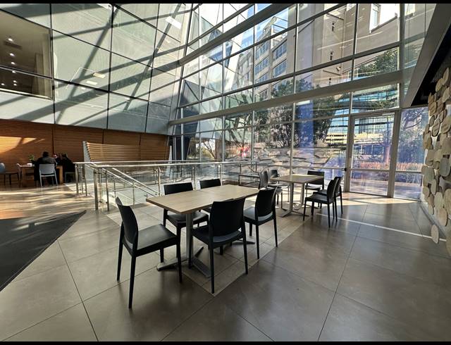 425M² OFFICE TO LET IN SANDTON CENTRAL